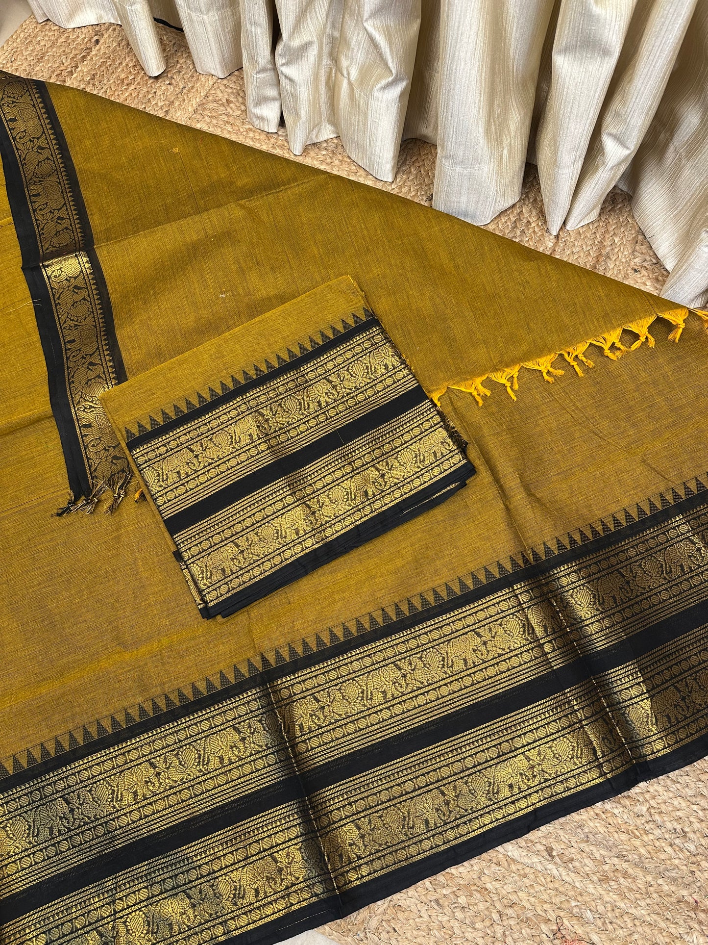 Isai Bigborder Chettinad 2 piece set- Mustard Black